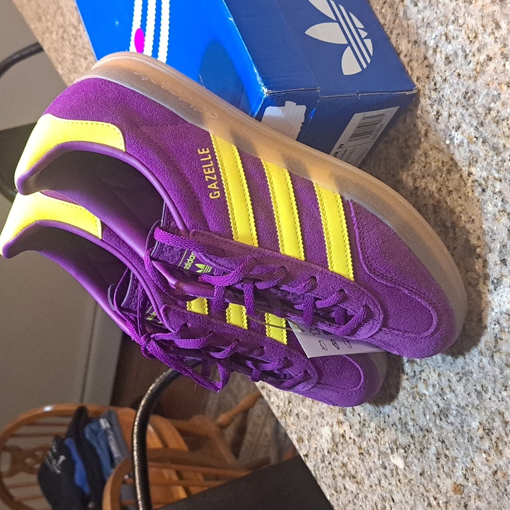New Adidas Purple Suede Gazelle Sneakers with Yellow Stripes Size 8.5 - Picture 5 of 8